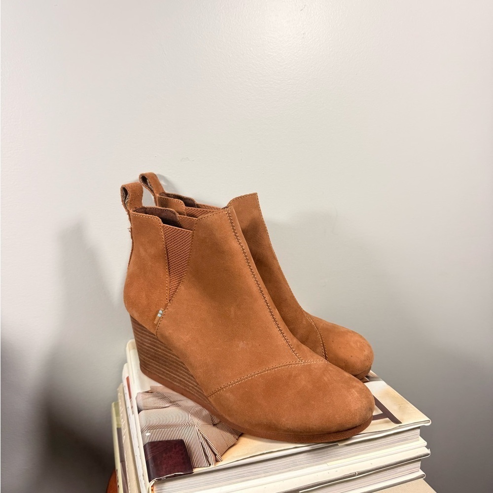 Tom’s Women's Tan Suede Ankle Boots Size 10